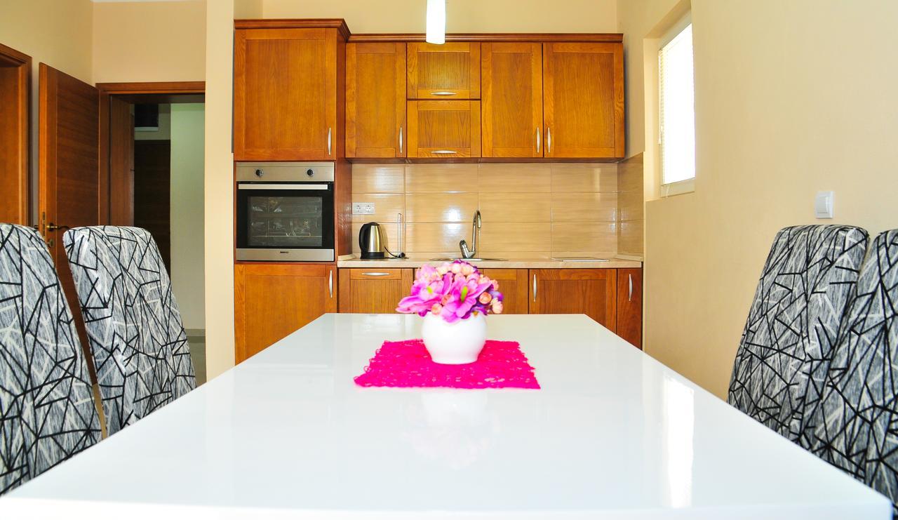 Apartmani Bulajic Тиват Екстериор снимка